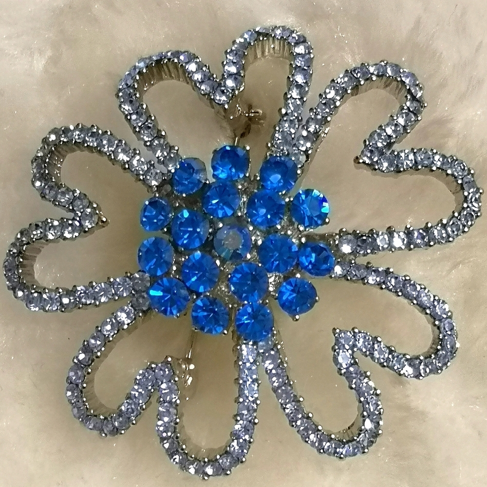 Offers Welcomed! Beautiful, New Swarovski Crystal Brooch